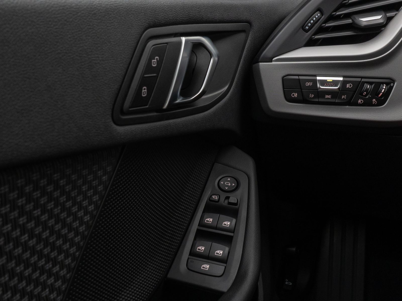 Fahrzeugabbildung BMW 118i DAB CockPitPro Geschwindigkeitsreg LED PDC
