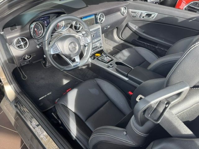 Fahrzeugabbildung Mercedes-Benz SLC 300 AMG Line AIRSCARF MEMORY LED