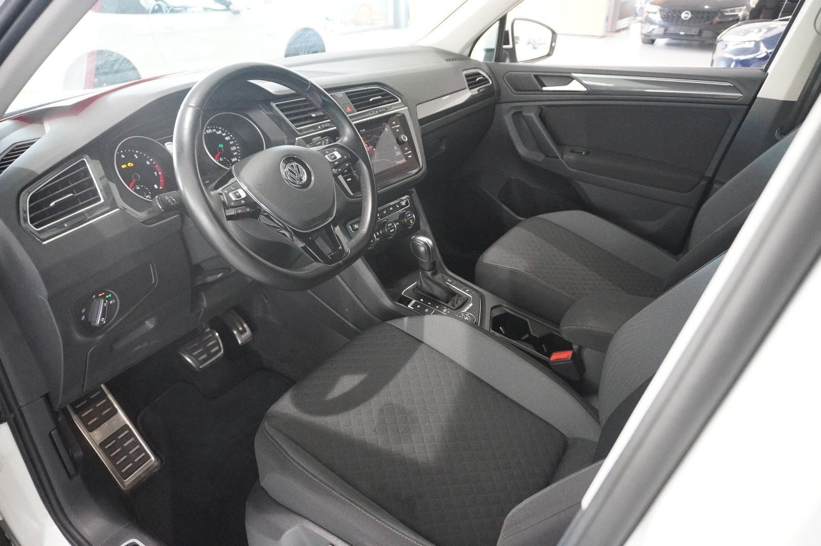 Fahrzeugabbildung Volkswagen Tiguan 2.0 TSI UNITED 4M DSG NAVI/LED/ACC/SH/AHK