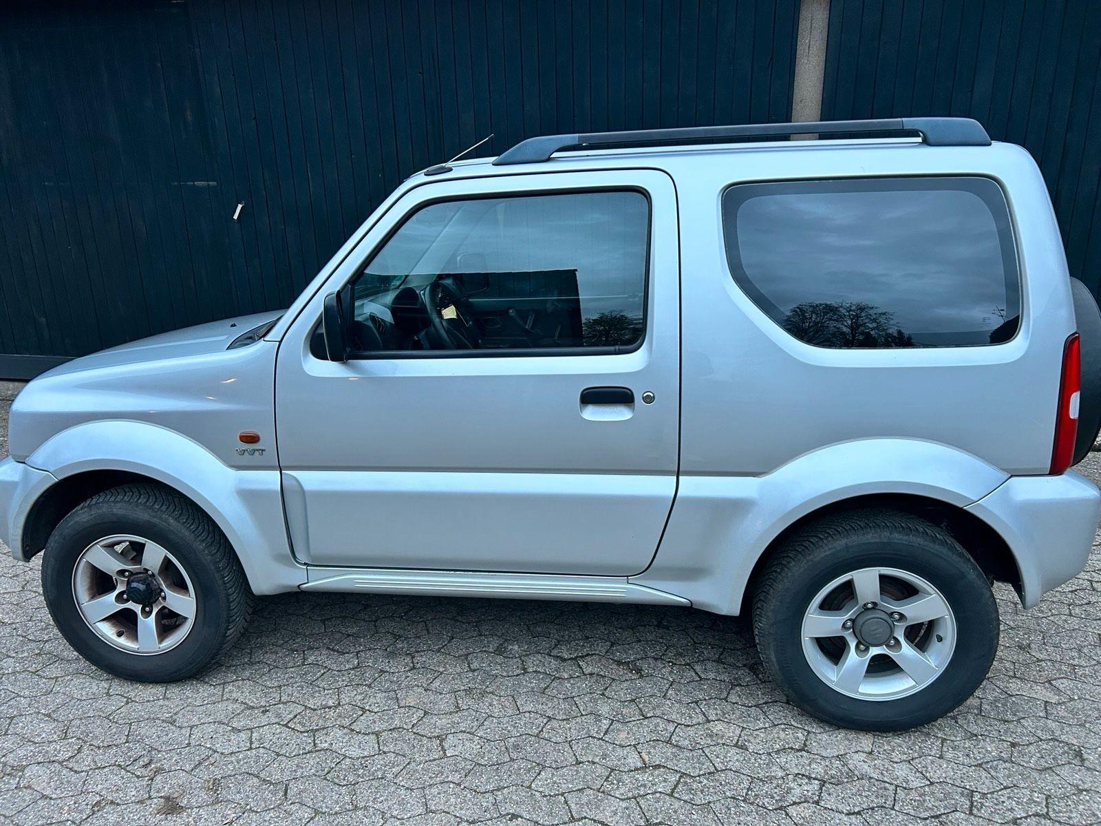 Suzuki Jimny 2005 — rear view
