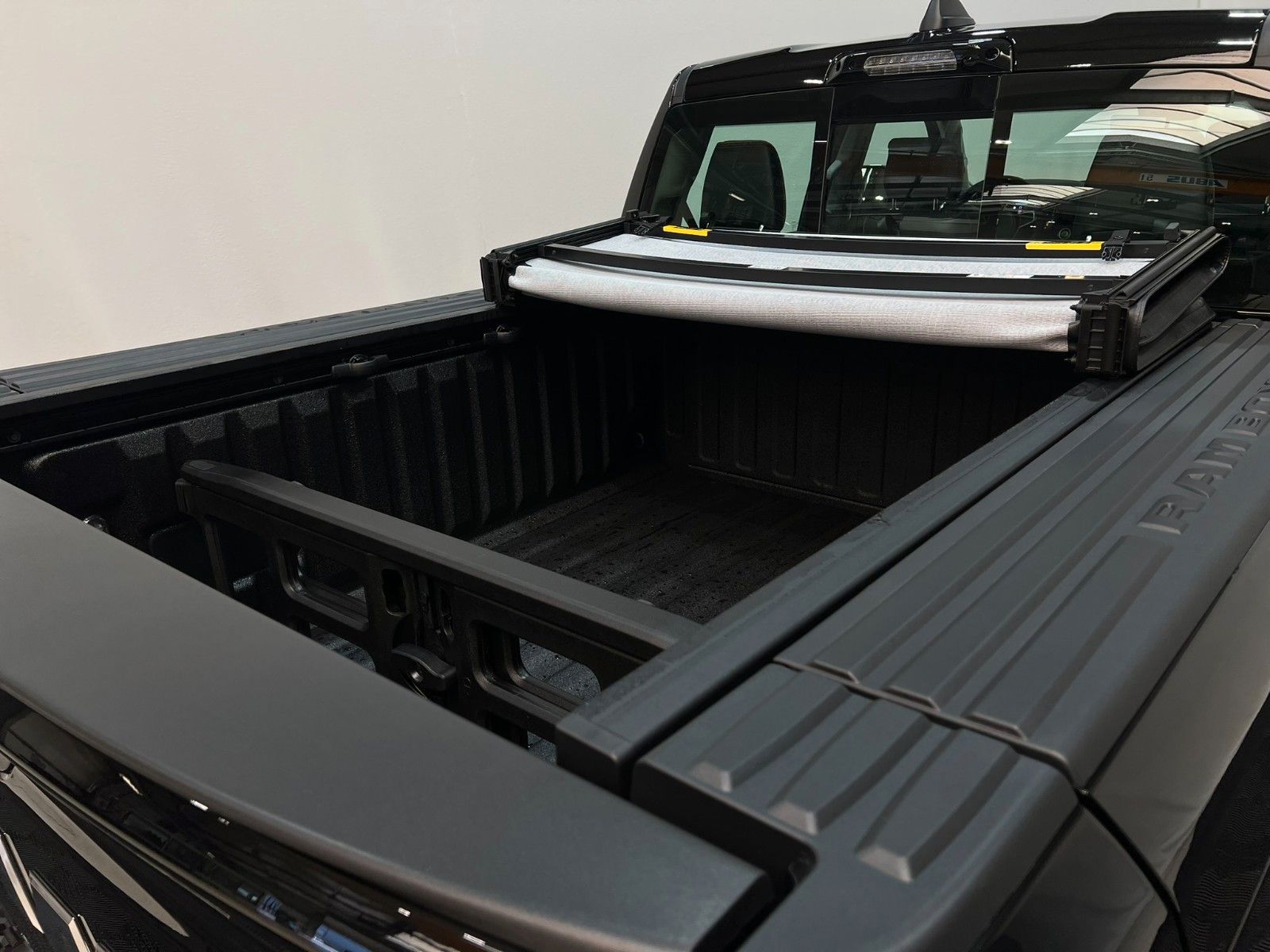 Fahrzeugabbildung Dodge RAM 1500 TUNGSTEN CREW CAB H/O Black Interieur
