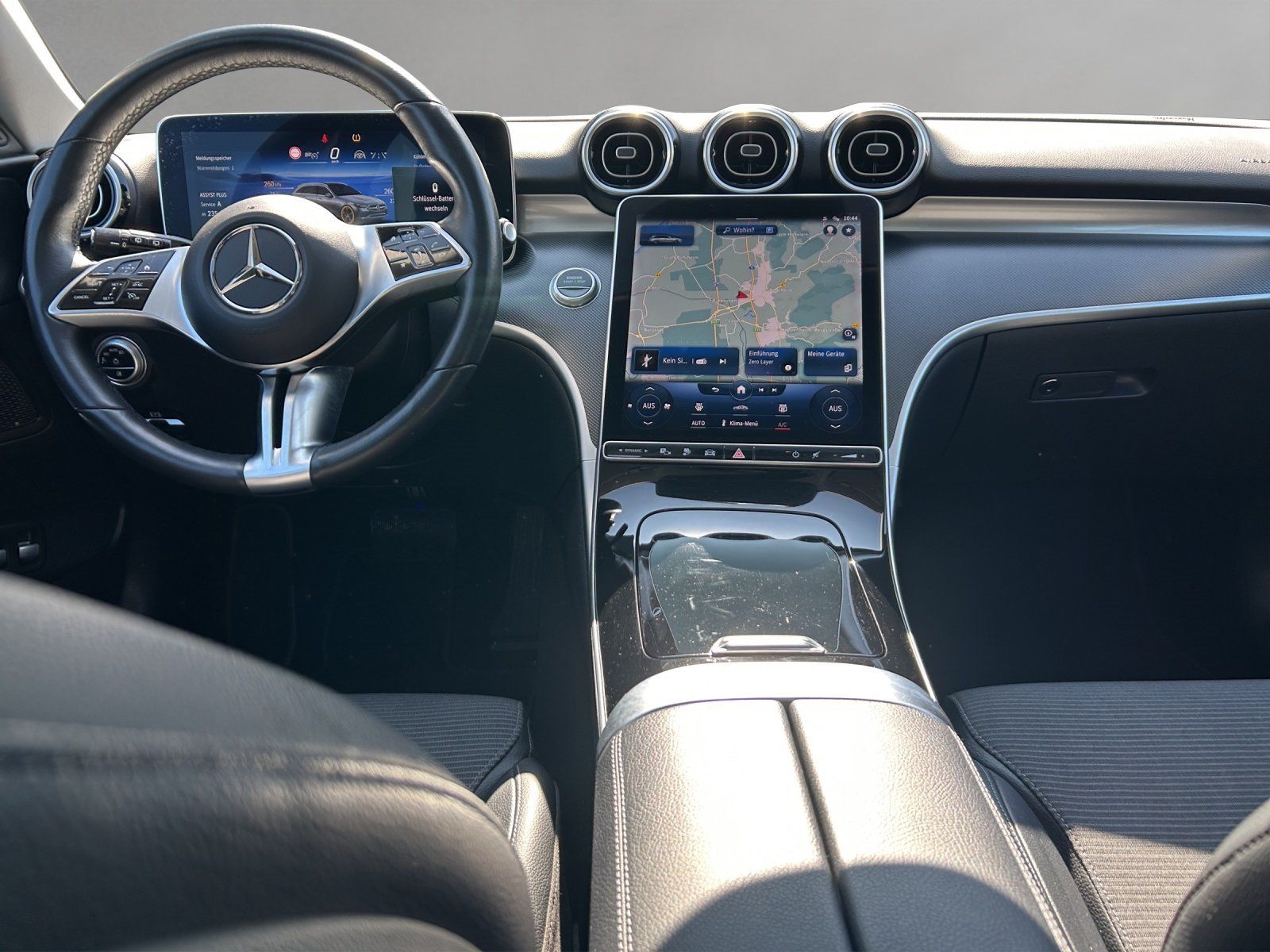 Fahrzeugabbildung Mercedes-Benz C 300 e T Avantg DISTRO Pano Memo KeyGo Business