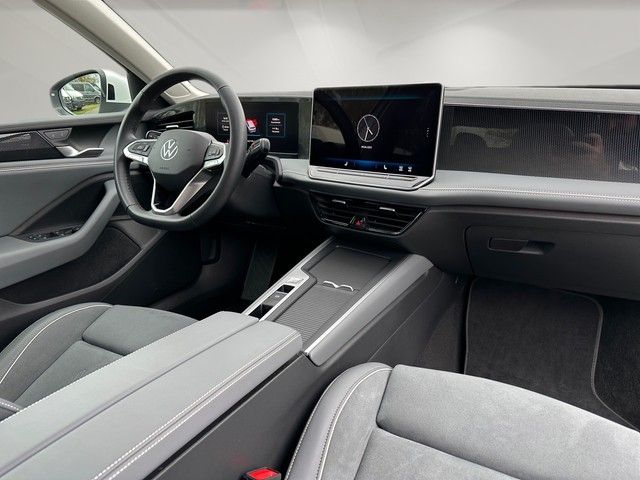 Fahrzeugabbildung Volkswagen Passat 1.5eTSI DSG Business LED+DIGI+KAM+AHK+ACC