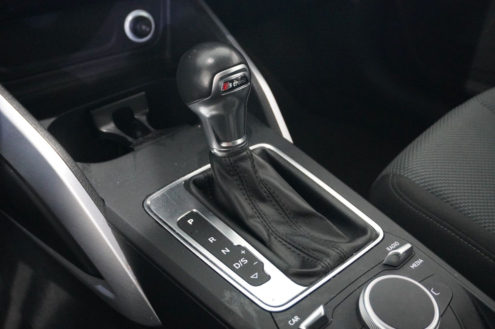 Fahrzeugabbildung Audi Q2 1.0 TFSI ULTRA S-TRONIC KLIMA/SHZ/PDC/19"