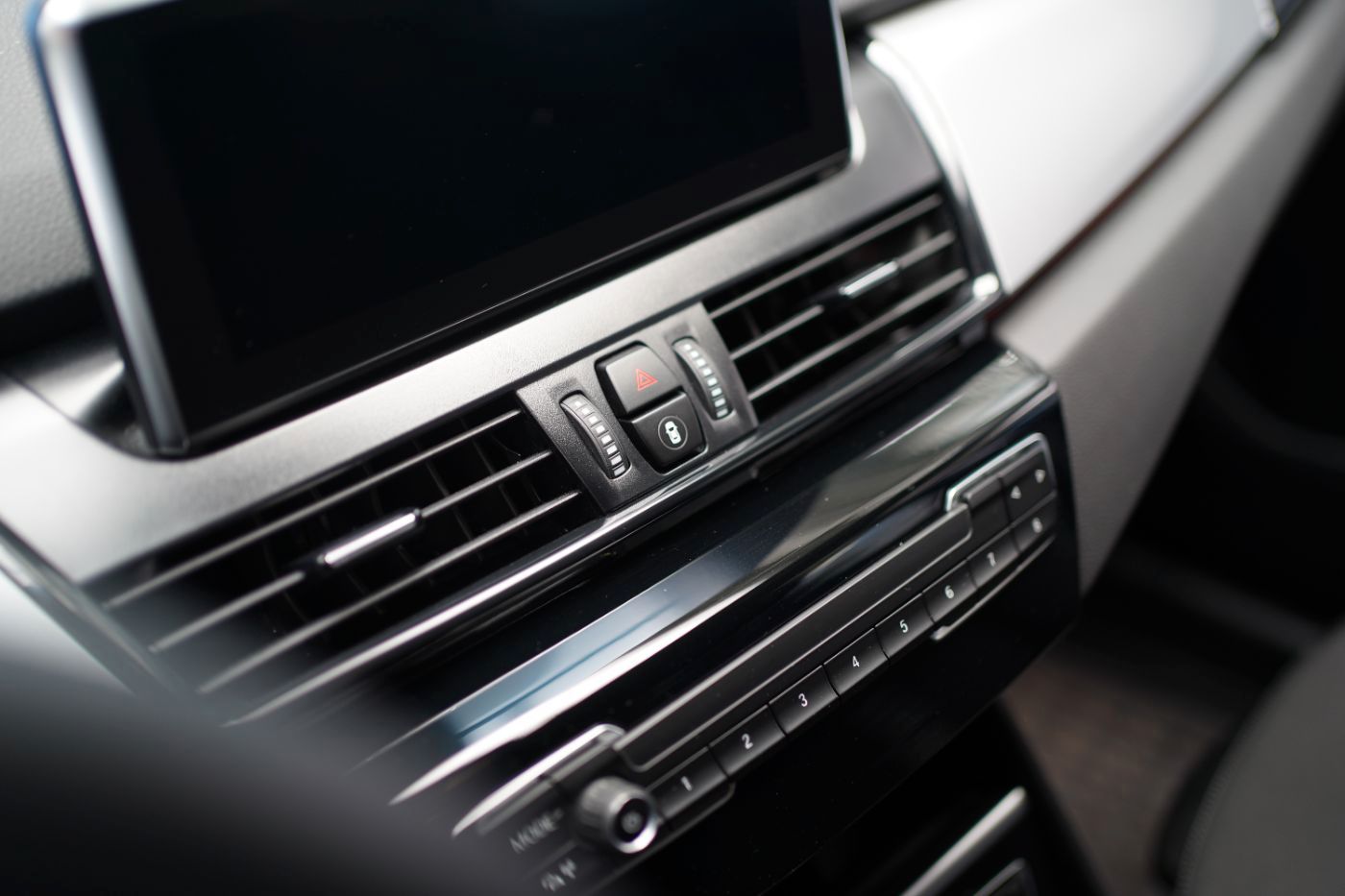 Fahrzeugabbildung BMW 220dA Gran Tourer Advantage Head-Up+LED+NaviPlus