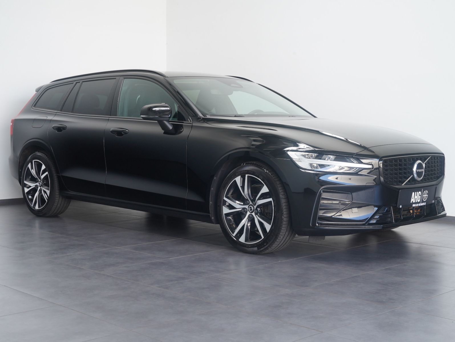 Fahrzeugabbildung Volvo V60 B4 D Plus Dark LEDER/NAVI/LED/ILS/CAM