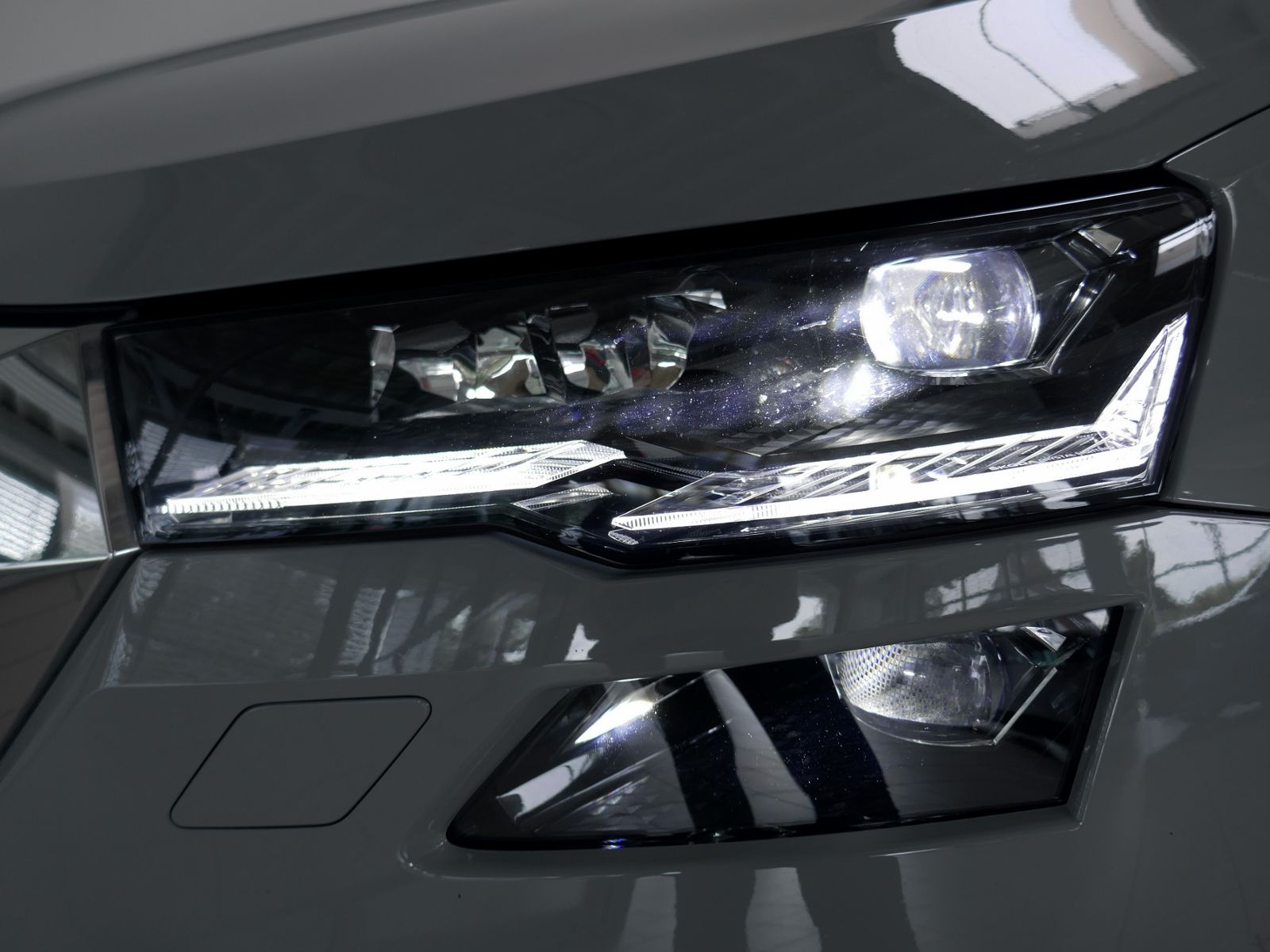 Fahrzeugabbildung SKODA Karoq Tour 4x4 2.0 TDI | LED AHK RFK ACC