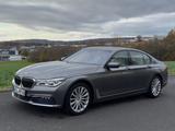 BMW 750i -X-Drive Top!!!!! Massage!!Sehr gepflegt  - graue BMW 750