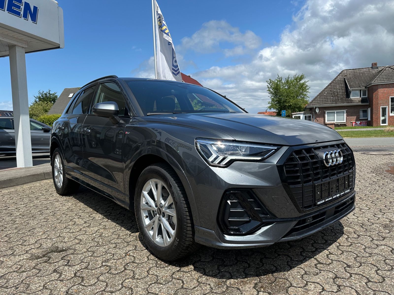 Fahrzeugabbildung Audi Q3 35 TFSI S line S Tronic Navi/Pano/AHK/GRA/18"