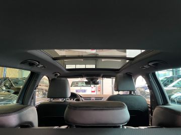 Skoda Superb Combi L&K *PANO*ACC*AHK*LEDER*NAVI*BI-XEN