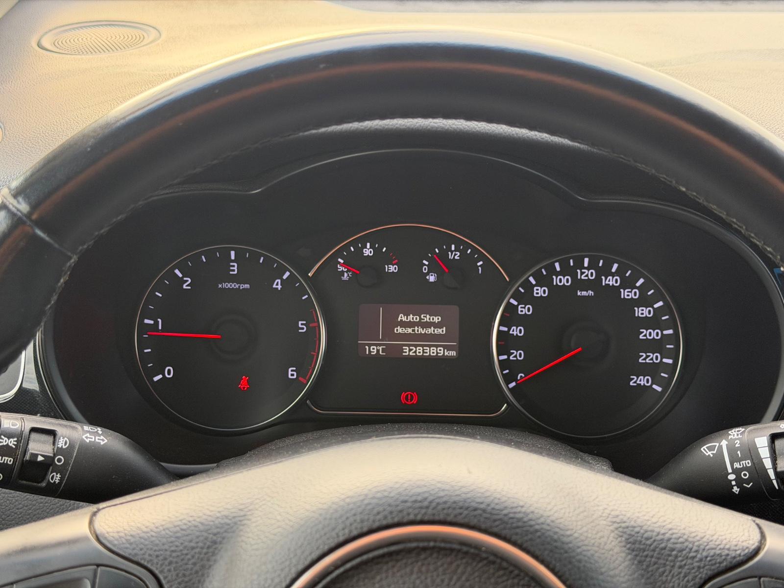 Kia Carens 2014 — photo 26