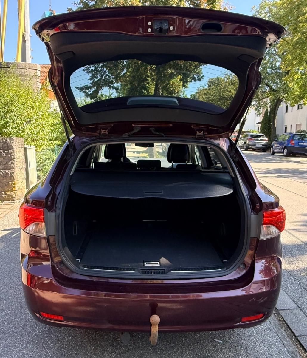 Toyota Avensis 2014 — photo 9