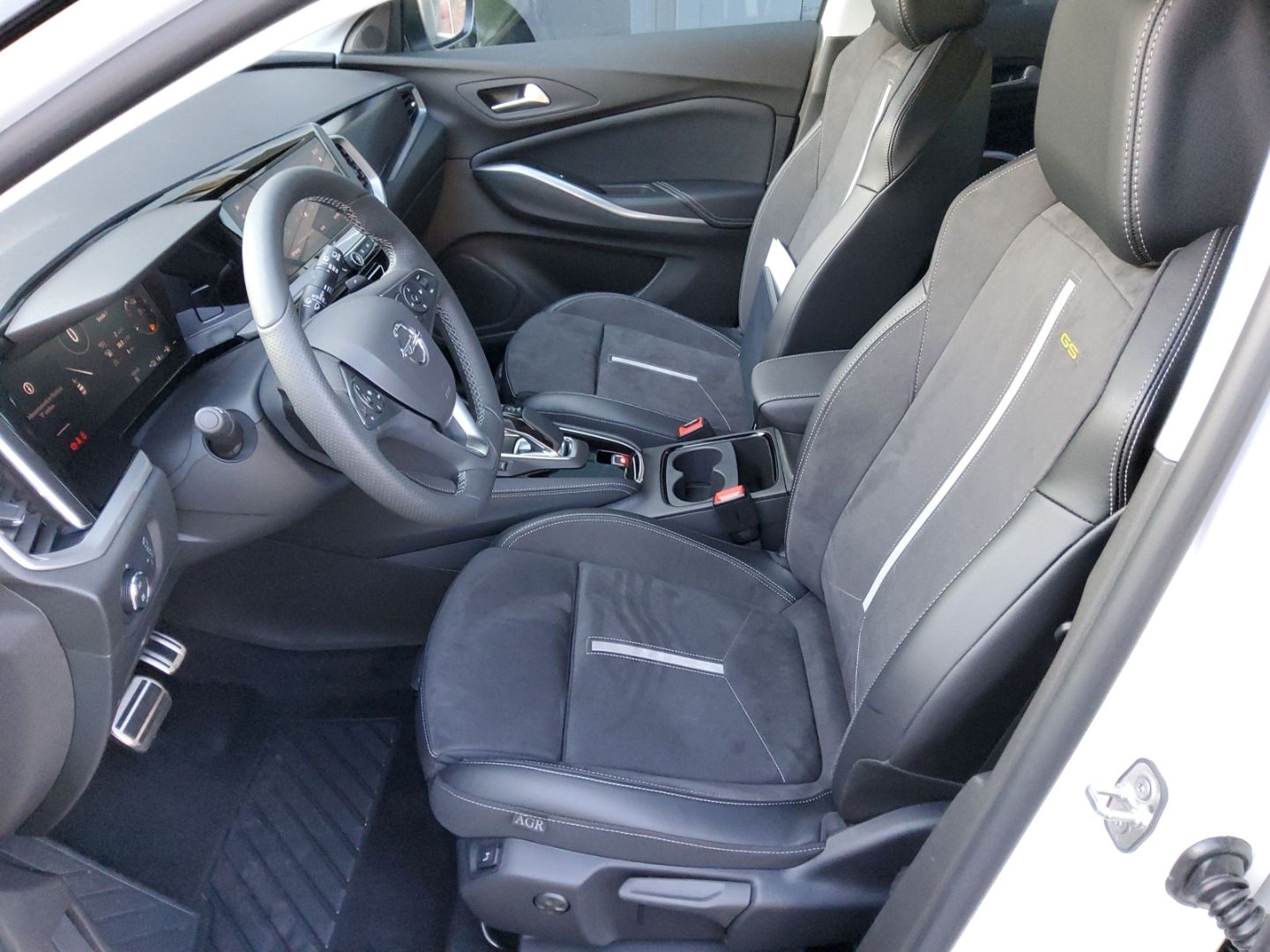 Fahrzeugabbildung Opel Grandland GSe Plug-in Hybrid Allrad AD Navi digi