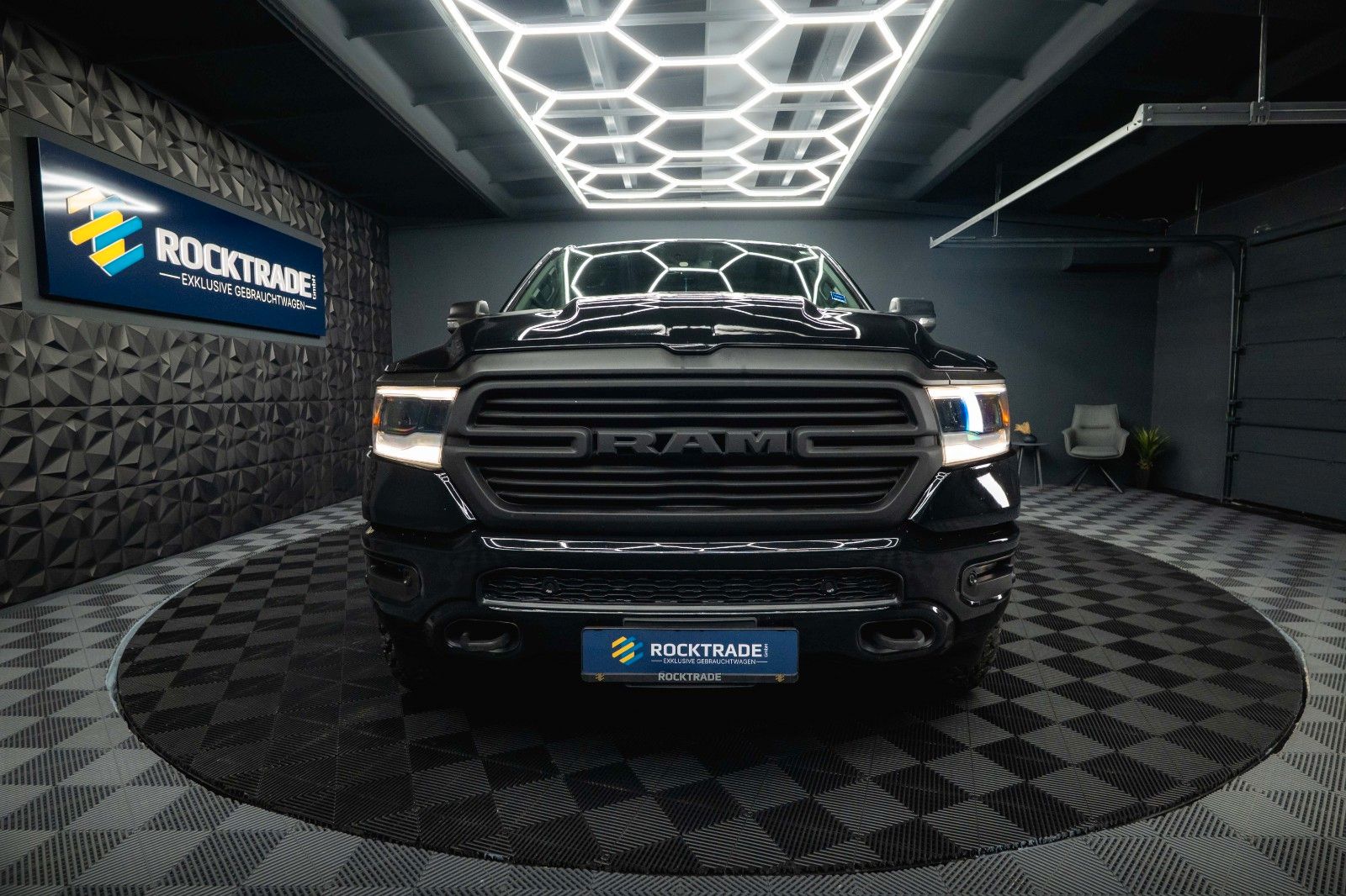 Fahrzeugabbildung Dodge RAM 5.7 V8 HEMI 4x4 Built to Serve AXLE LOCK FOX