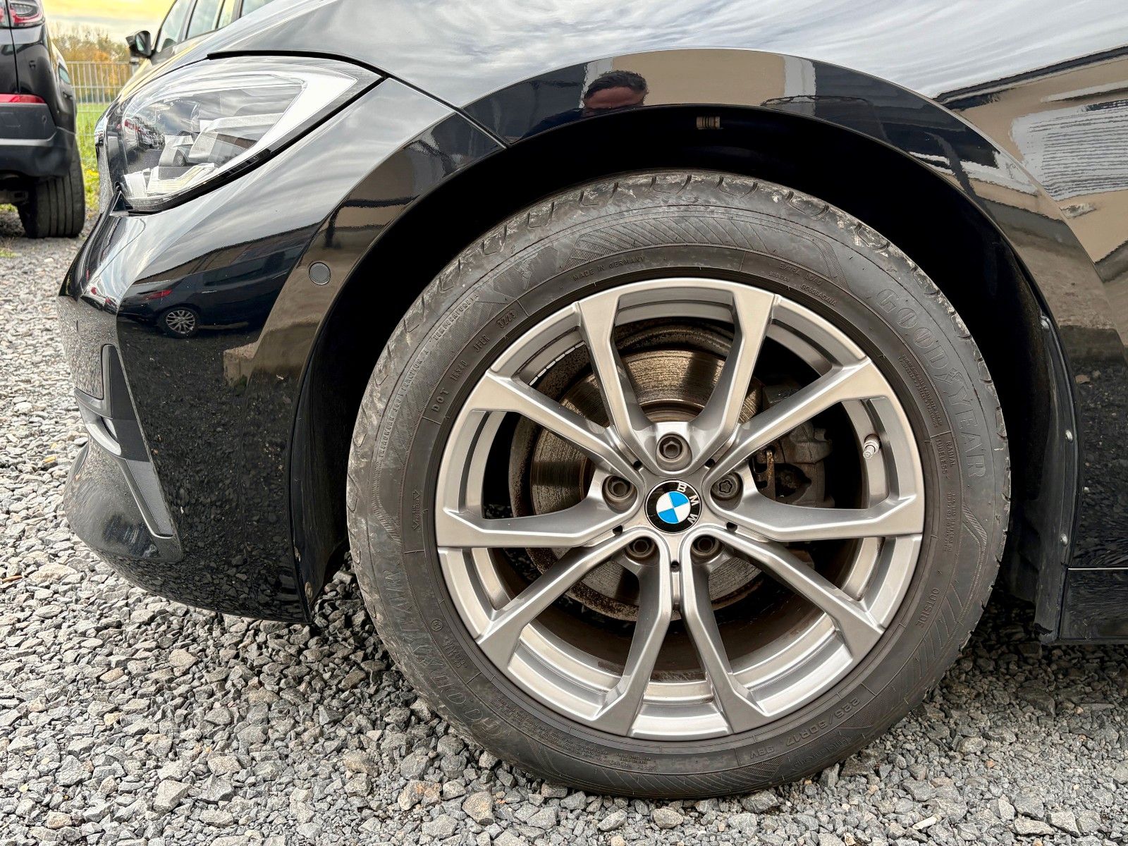 Fahrzeugabbildung BMW 318d Tour Aut. SPORT LINE Navi LED AHK Leder 1HD