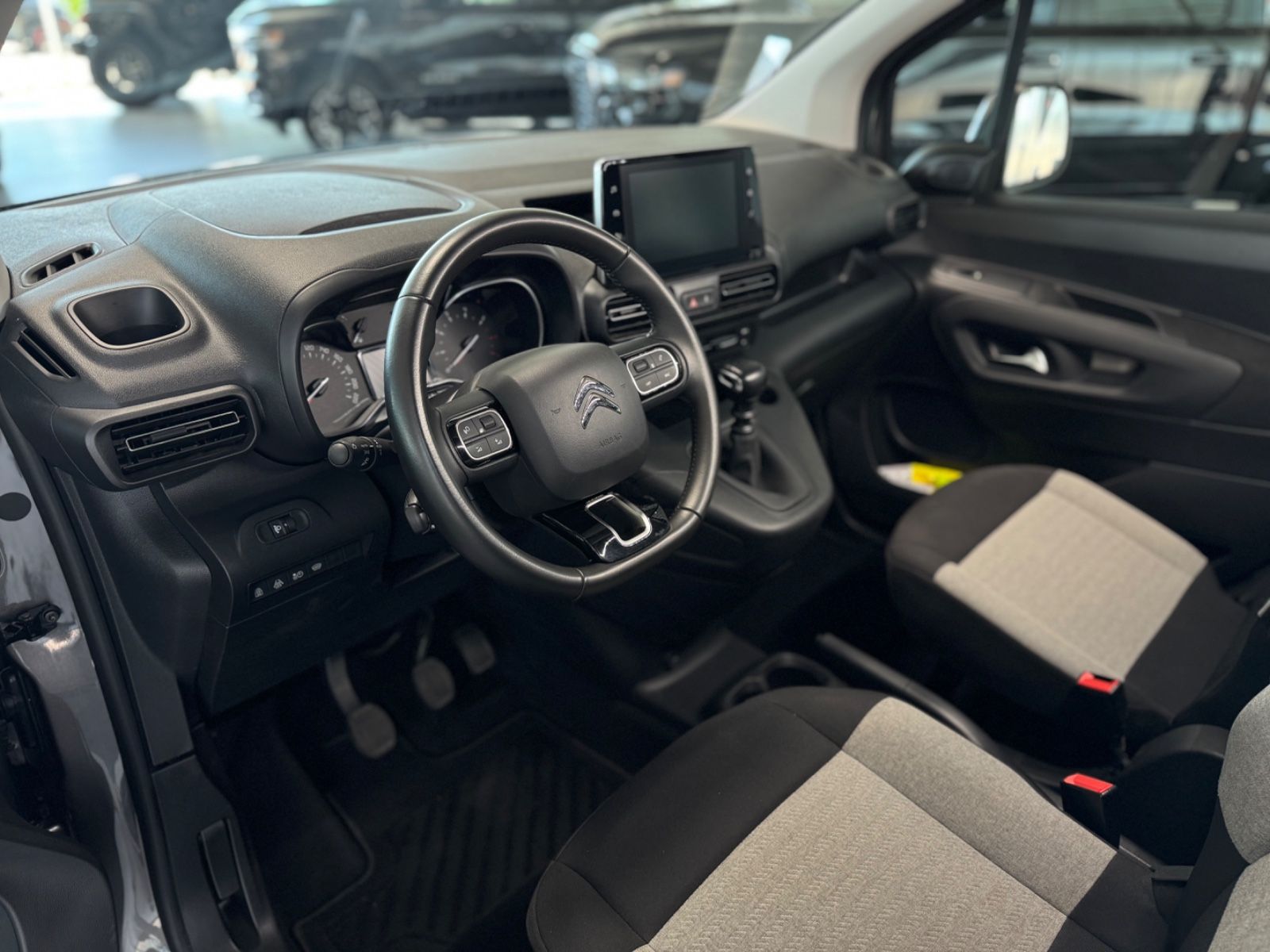 Fahrzeugabbildung Citroën Berlingo 1.5 BlueHDi 130 FAP Shine XL "Camping"