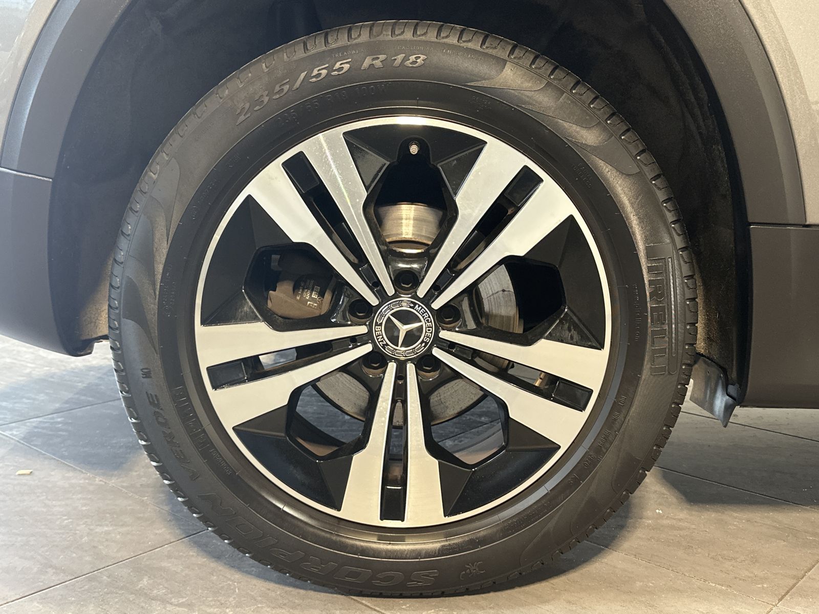 Fahrzeugabbildung Mercedes-Benz GLB 200d Progressive NAV+LED+DISTRONIC-PLUS+AHK