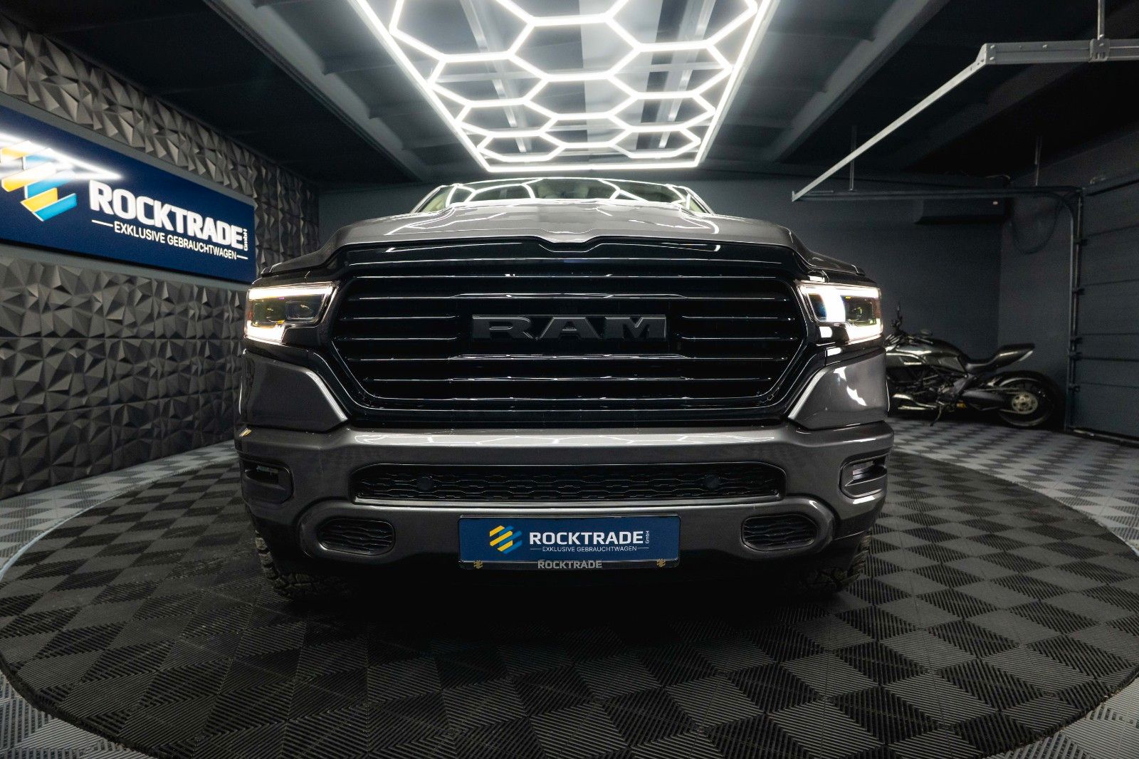 Fahrzeugabbildung Dodge RAM 5.7 V8 HEMI 4x4 OFFROAD LONGBED Limited LED