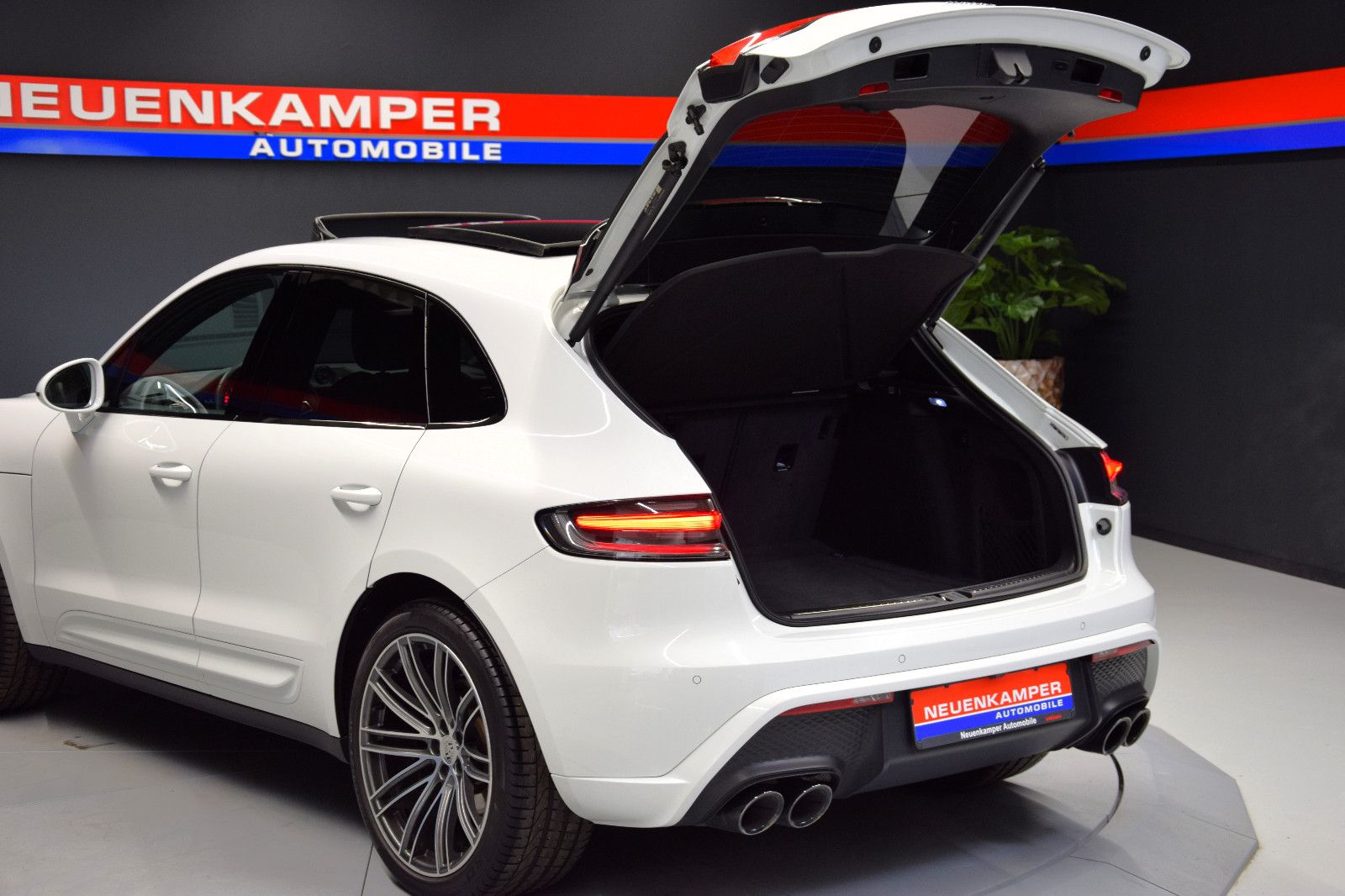 Fahrzeugabbildung Porsche Macan Sport Design Pano 14-Wege 21"-Turbo Kamera