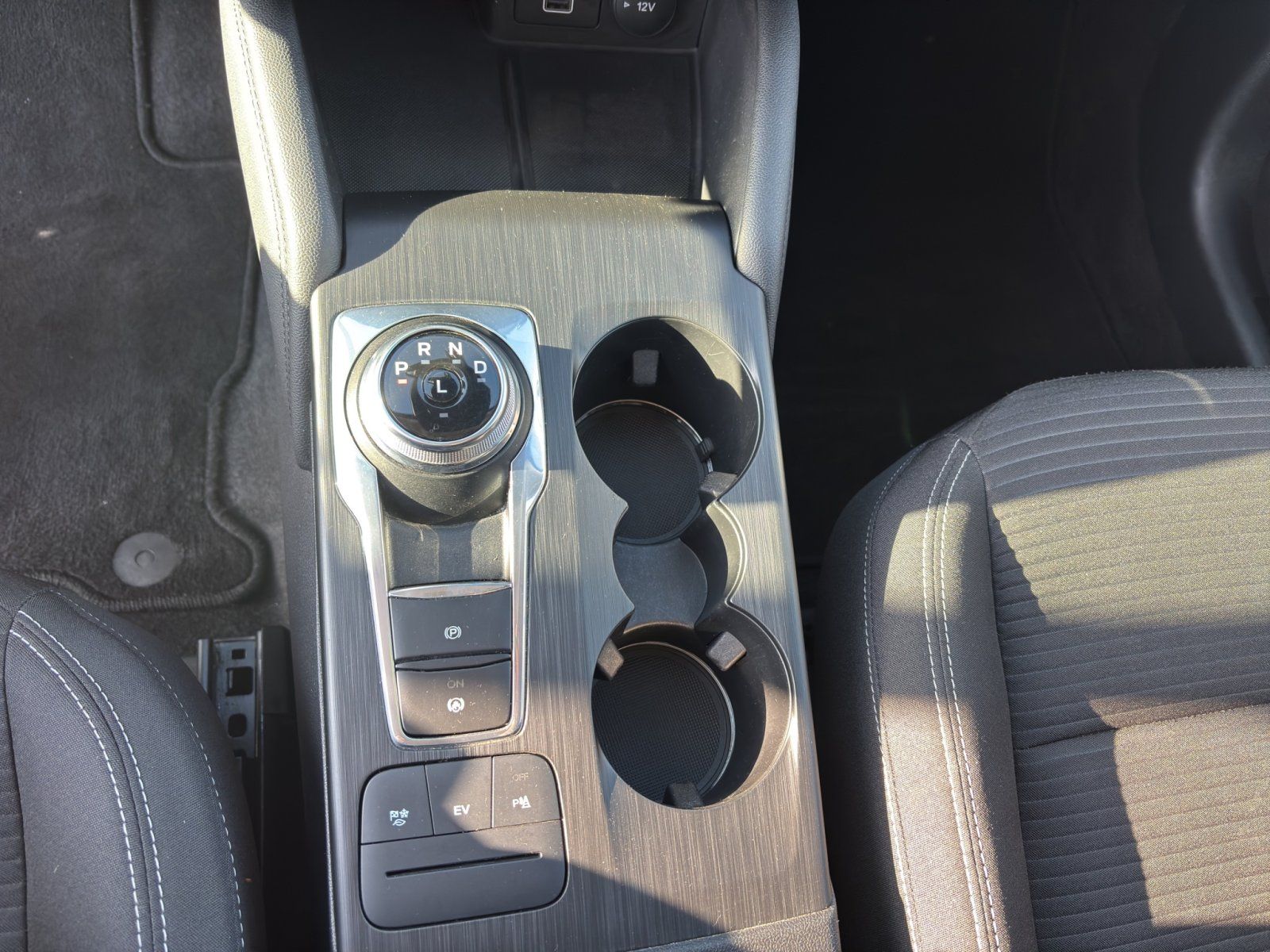 Fahrzeugabbildung Ford Kuga 2.5 PHEV Plug-In Hybrid Titanium