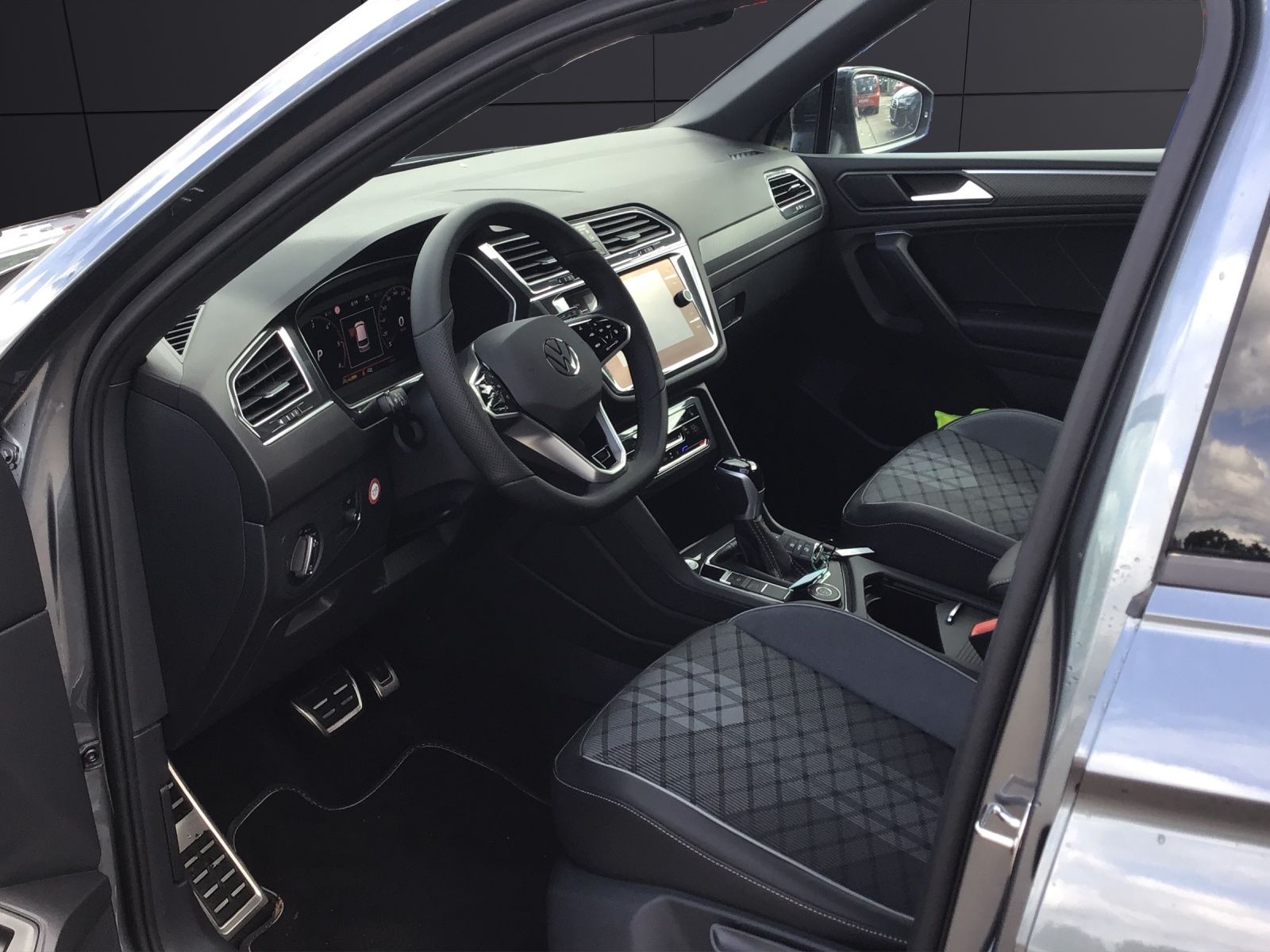 Fahrzeugabbildung Volkswagen Tiguan Allspace R-Line TDI 4M DSG LED AHK NAVI F