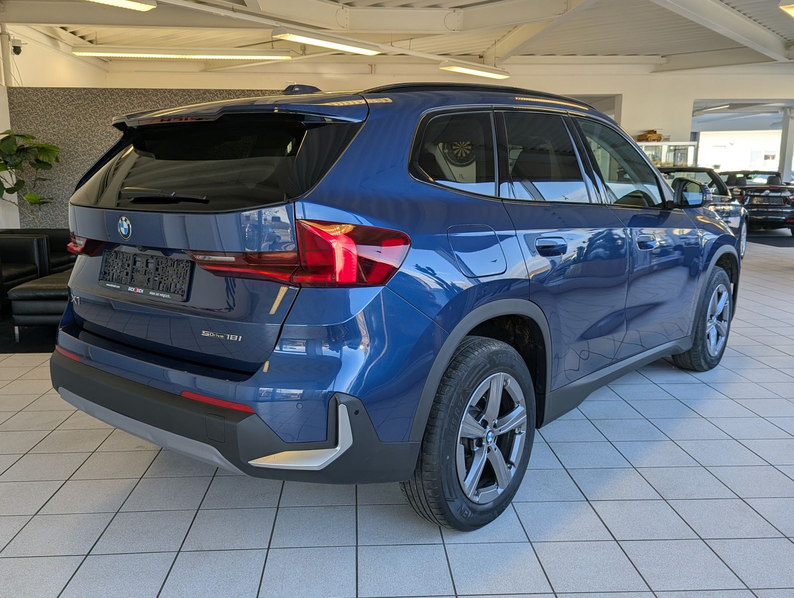 BMW X1 18 i Travel-Paket Pano Kamera AHK - Image 7
