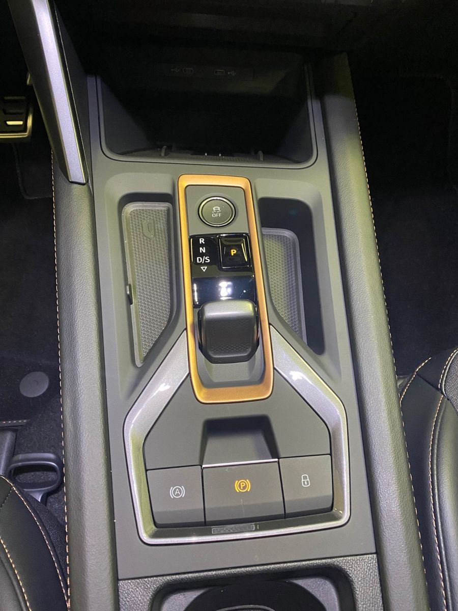 Fahrzeugabbildung CUPRA Leon ST 1.5 eTSI DSG FACELIFT MHEV+5 J. GARANTIE