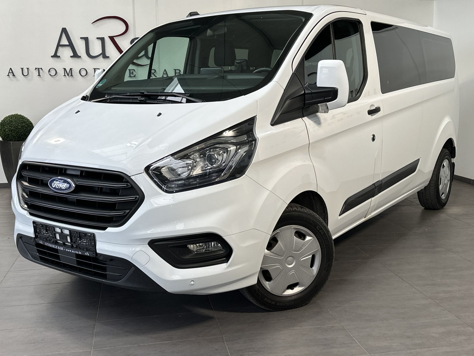 Fahrzeugabbildung Ford Transit Custom 340 L2H1 9-Sitzer NAV+SHZ+CARPLAY
