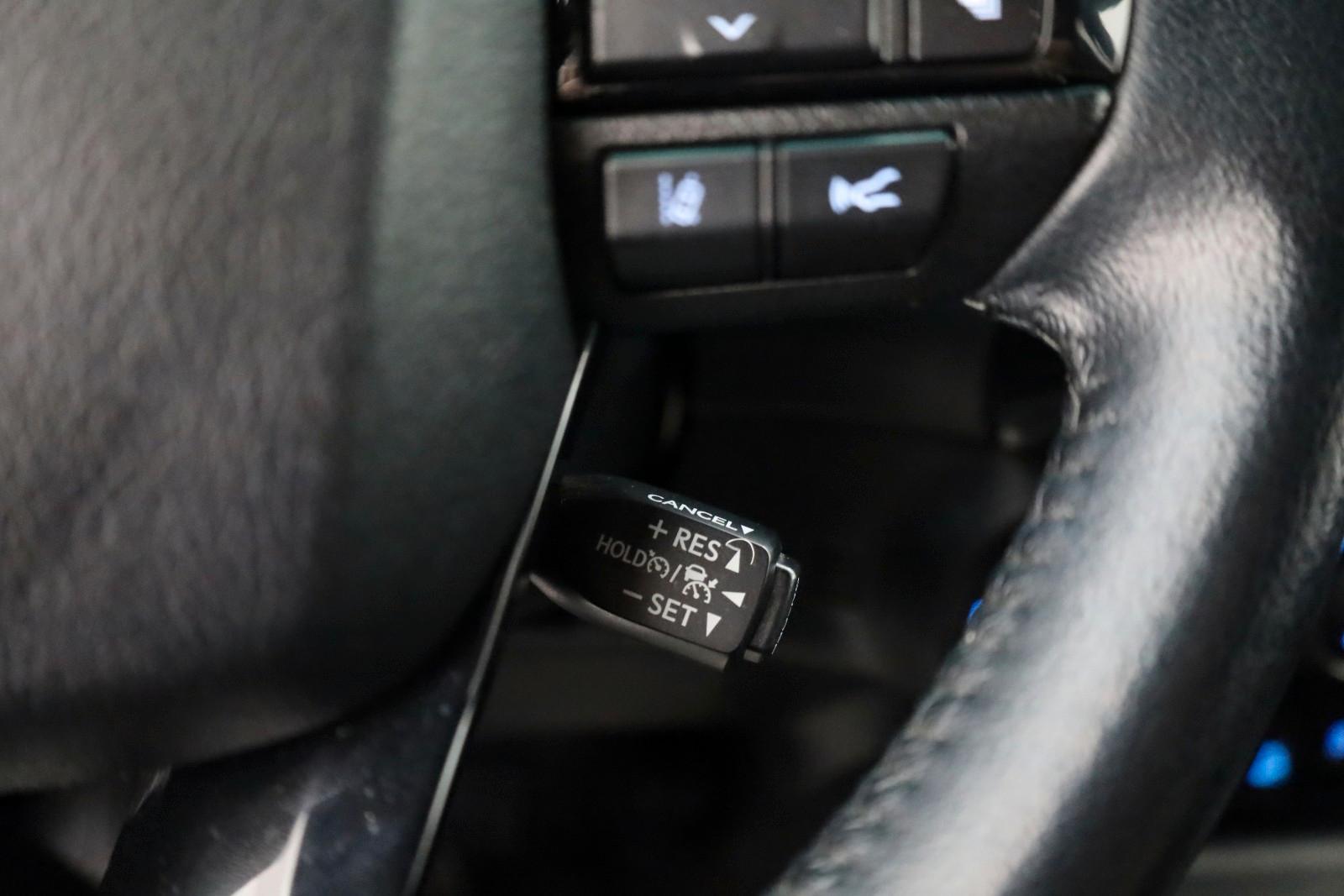 Toyota Hilux 2.8 D-4D Invincible, CarPlay, HardTop, AHK
