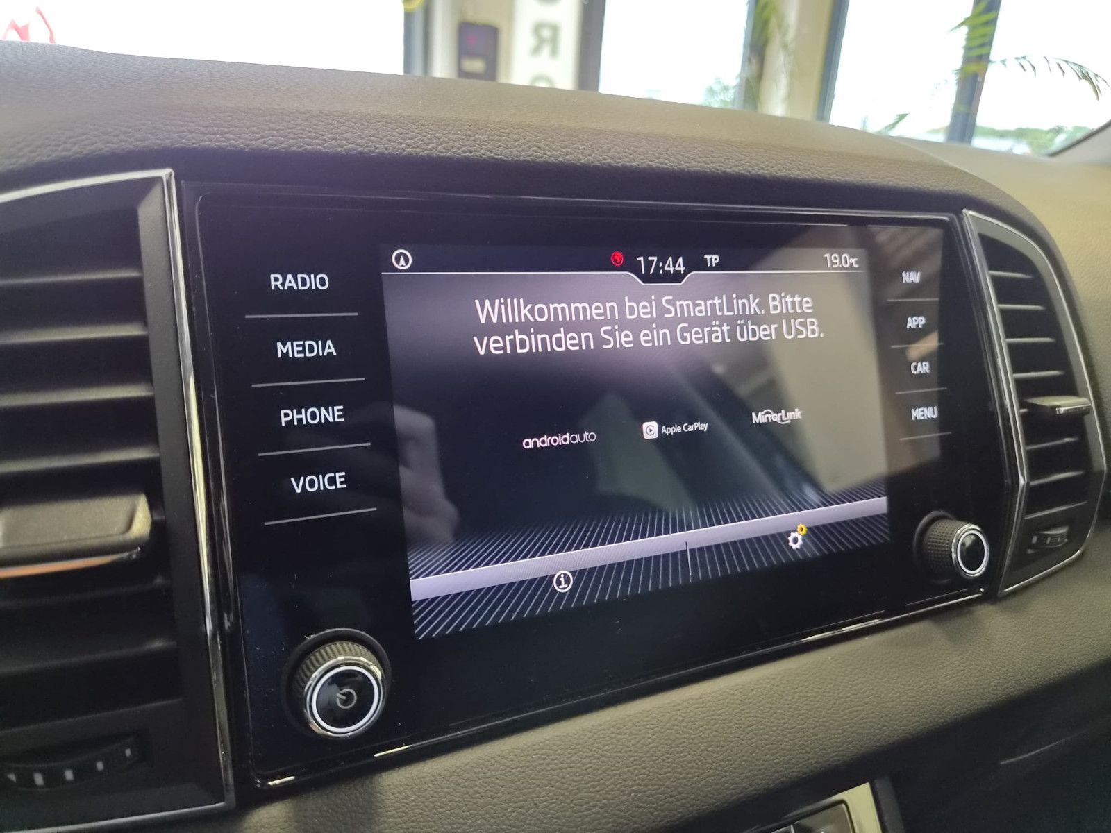 Fahrzeugabbildung SKODA Karoq Style /  1. Hand / Garantie