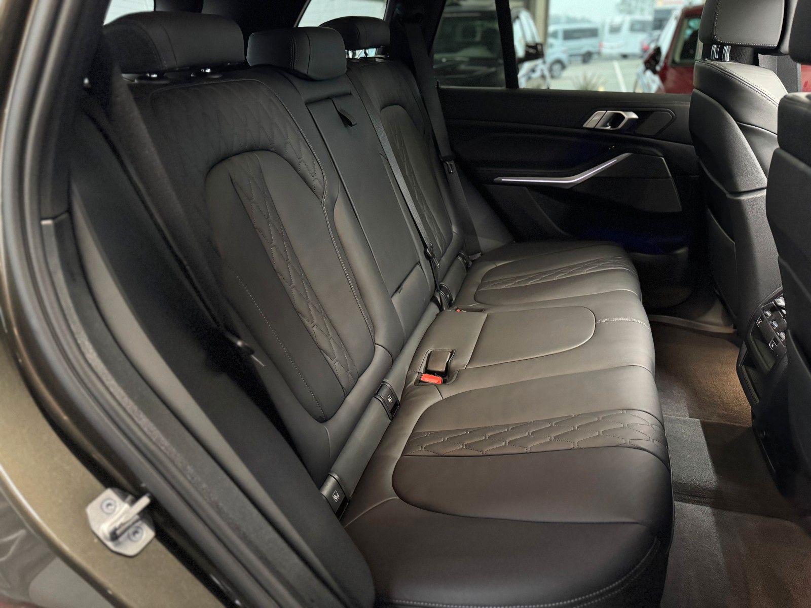 Fahrzeugabbildung BMW X5 xDrive 30d M-Sport "Driving As. Professional"