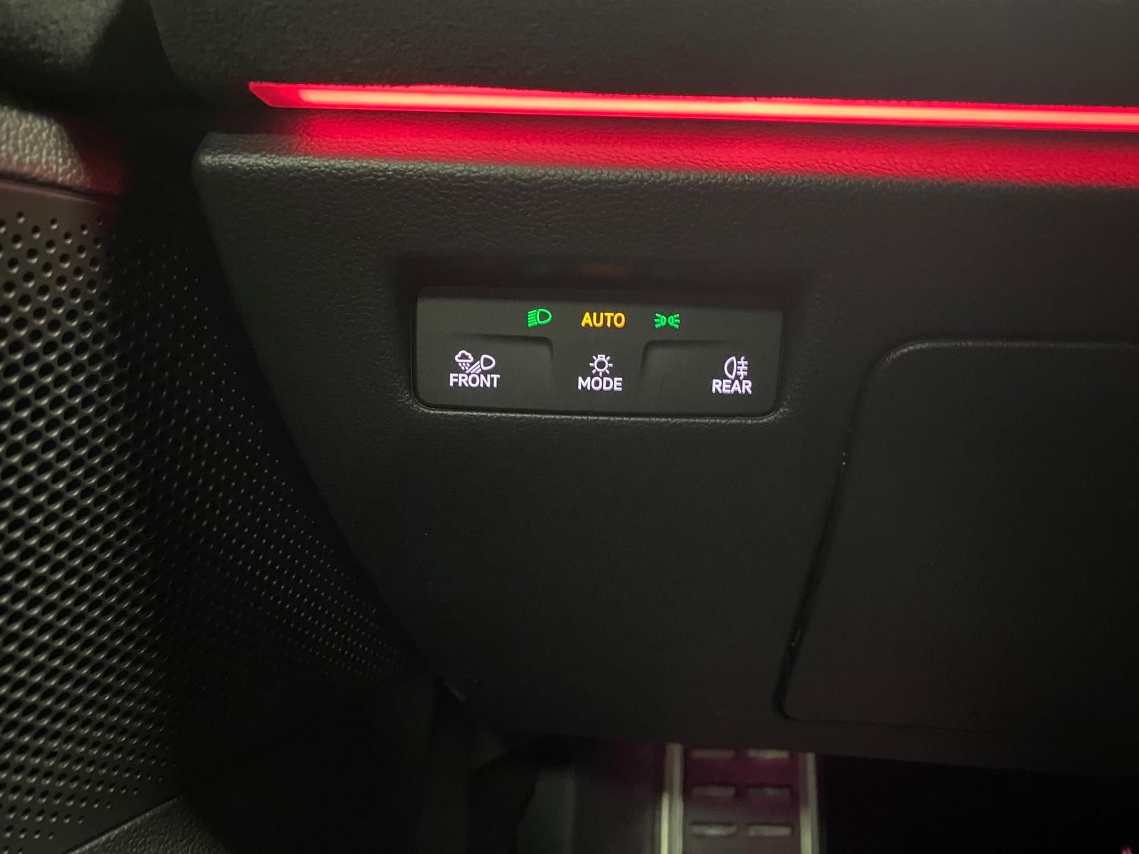 Fahrzeugabbildung Volkswagen Passat Variant 1.5 TSI eHybrid DCC R-Line