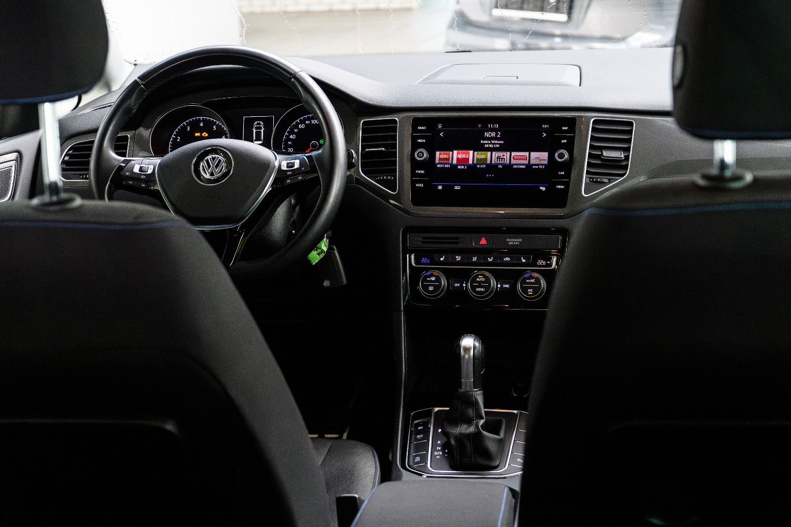 Fahrzeugabbildung Volkswagen Golf Sportsvan+LED+AHK+GJR+SHZ+NAVI+KAMERA