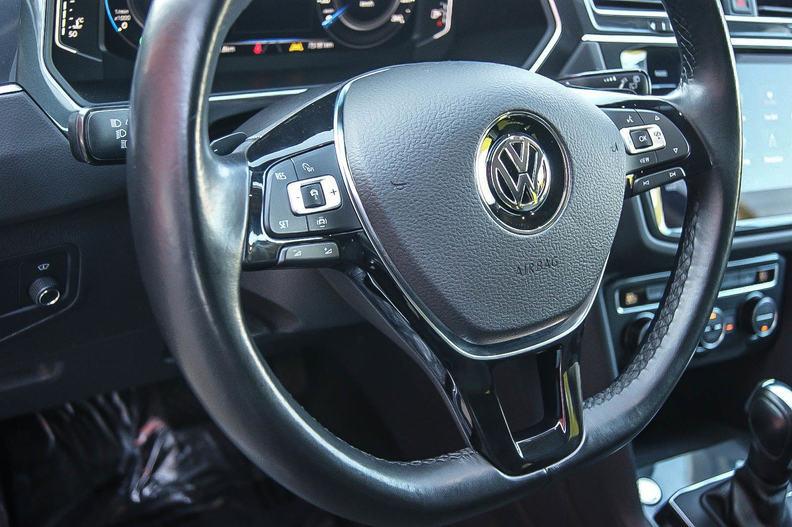 Fahrzeugabbildung Volkswagen Tiguan 2.0TDI 4Motion DSG R-LINE Black Style 19'