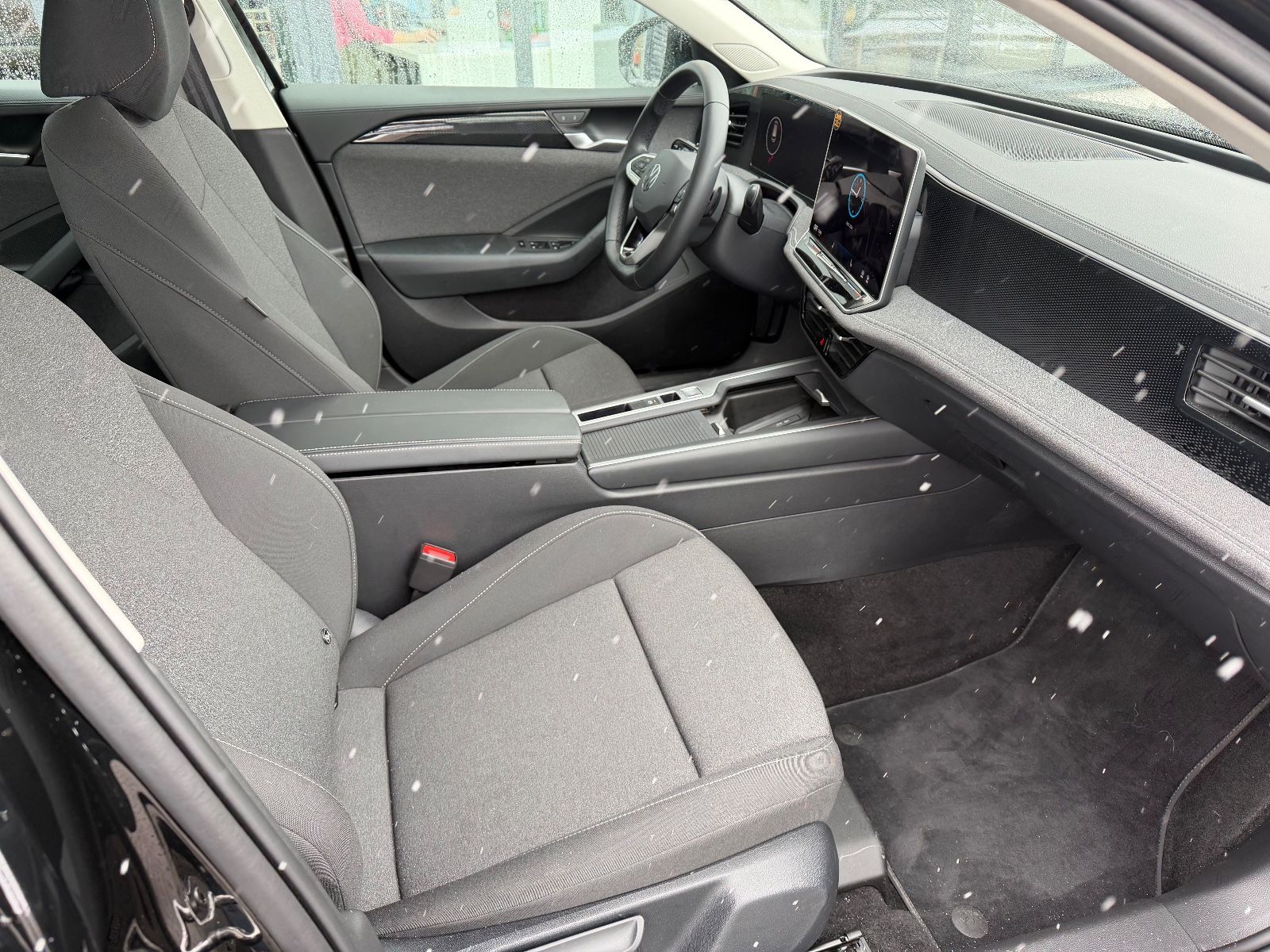 Fahrzeugabbildung Volkswagen Passat Variant 1.5 eTSI DSG Navi