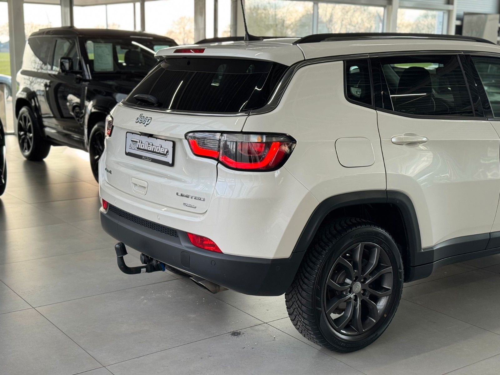 Fahrzeugabbildung Jeep Compass 1.4T Limited 4WD "Pano AHK Winterpaket"