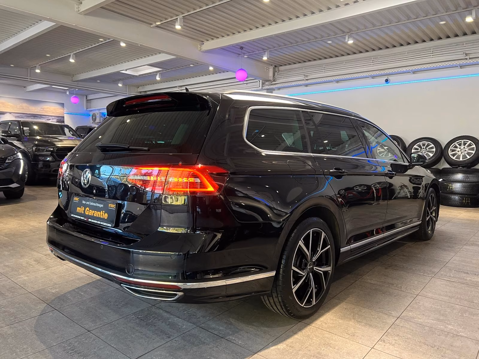 Volkswagen Passat Variant R-Line 4Motion*Pano*360°*AHK*DSG
