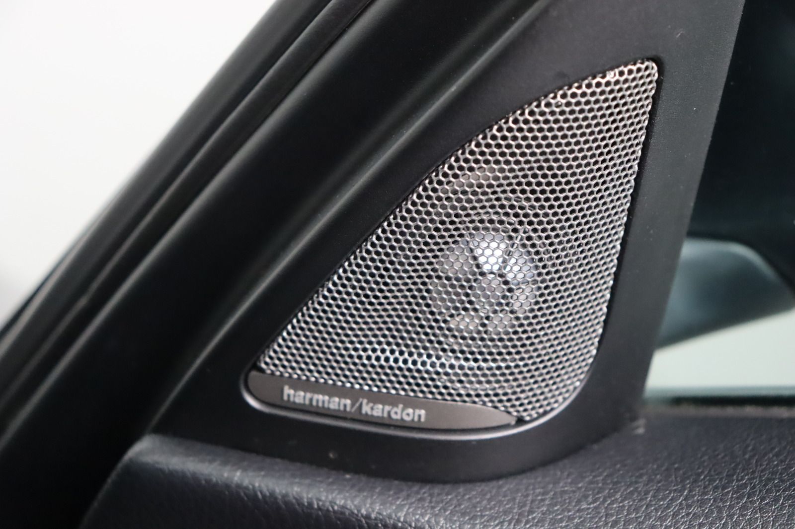Fahrzeugabbildung BMW 330 d Touring  xDrive Sport Line