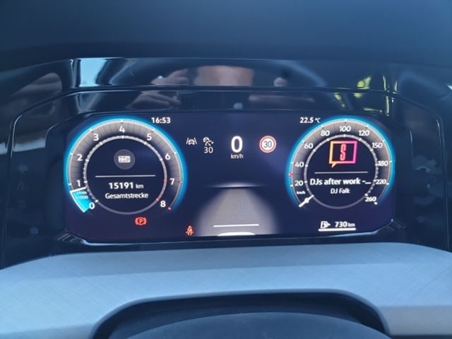 Fahrzeugabbildung Volkswagen Golf VIII Variant 1.5 TSI LIFE SHZ LED NAVI KLIM