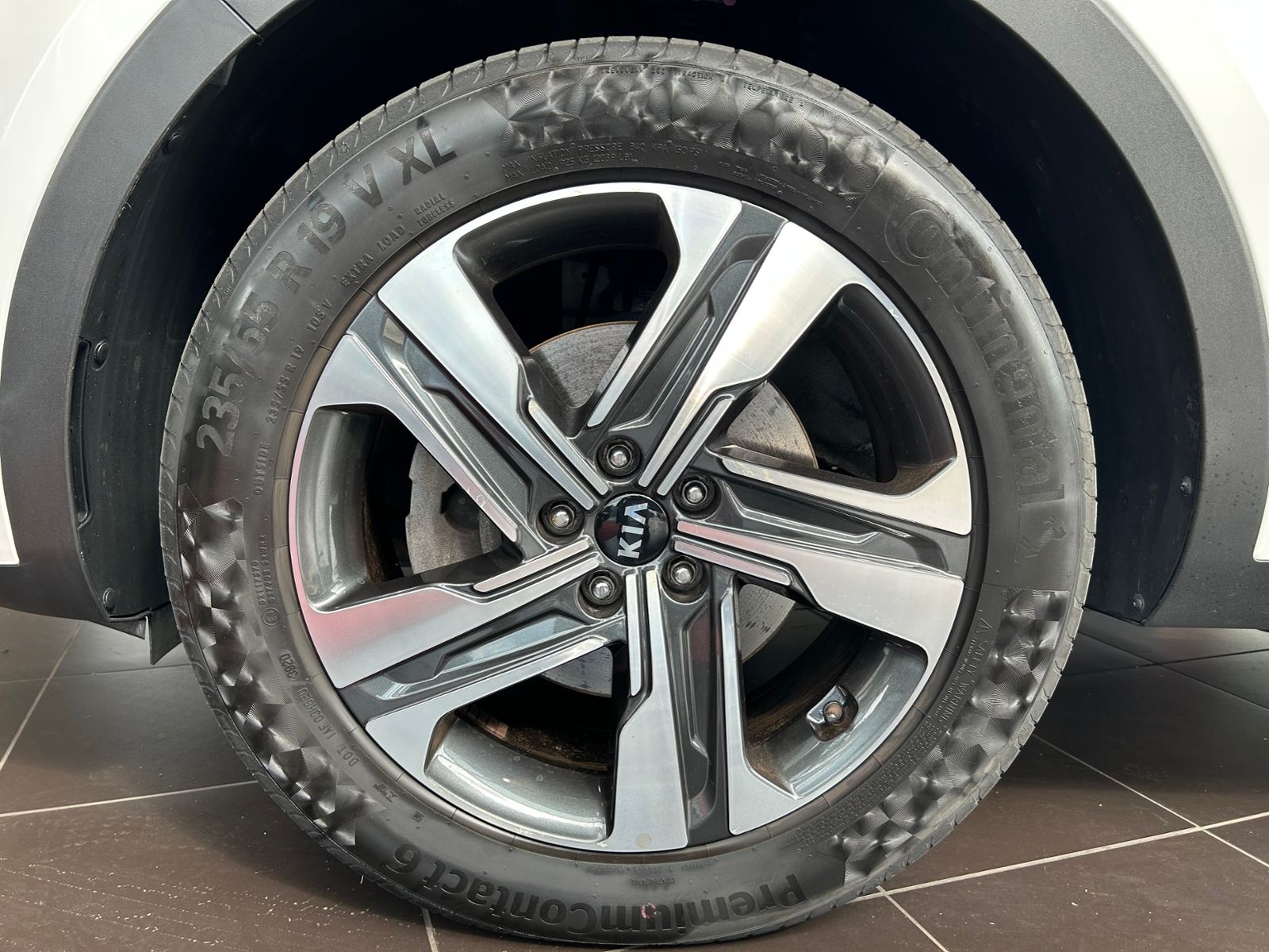 Fahrzeugabbildung Kia Sorento Hybrid HEV Spirit 2WD LEDER LED NAV 19"