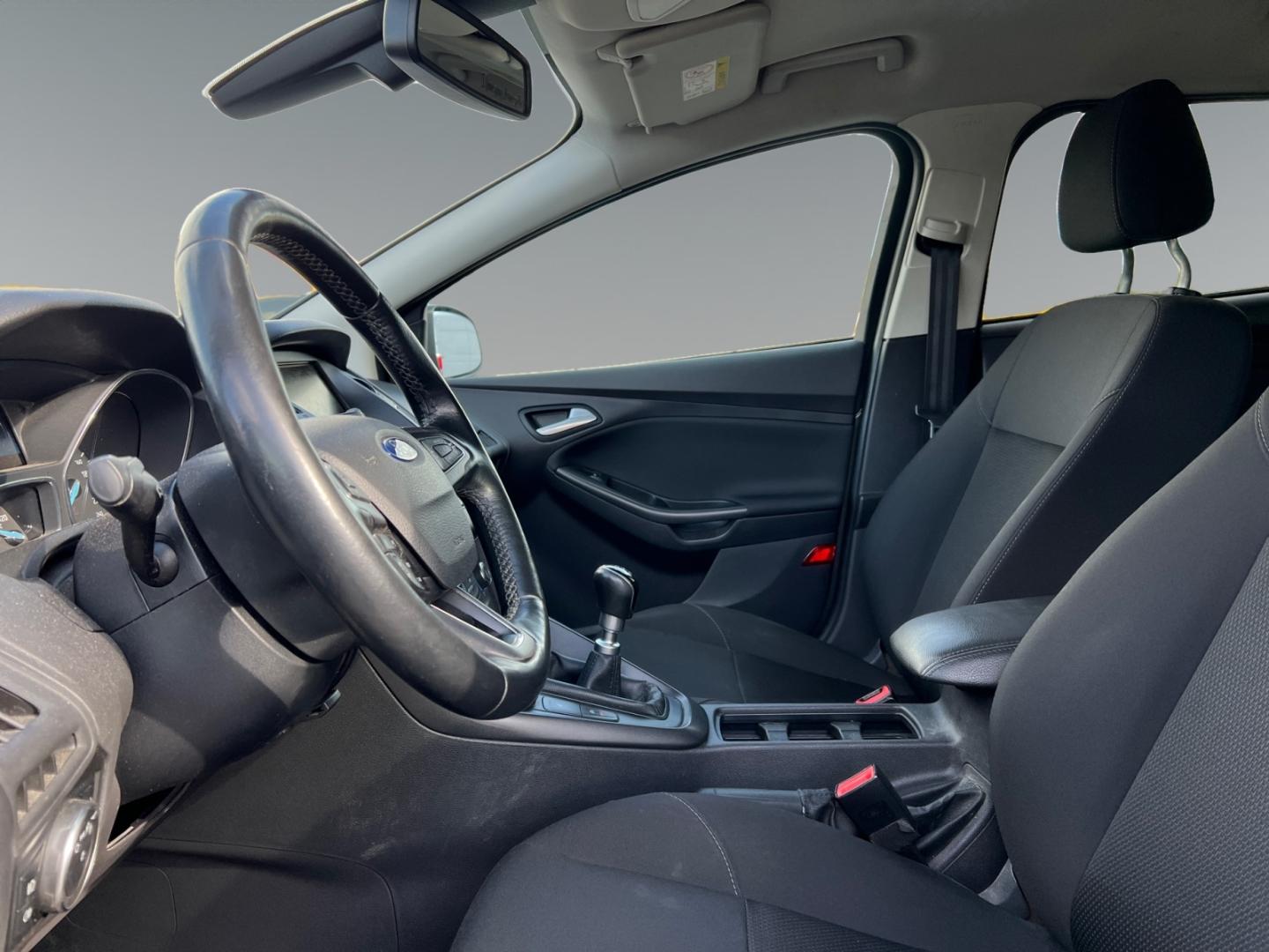 Ford Focus 2015 — photo 10