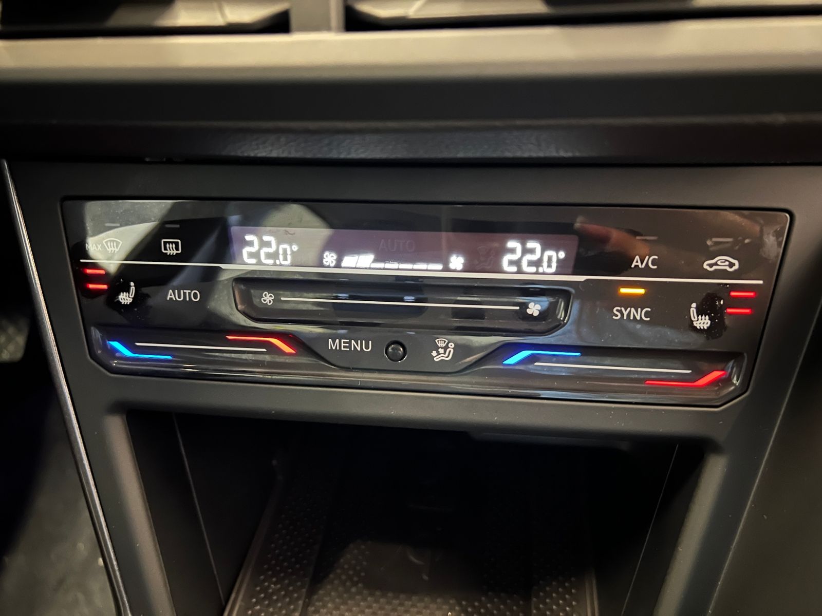 Fahrzeugabbildung Volkswagen Polo Style 1.0 TSI *15"-LM, Navi, ACC*