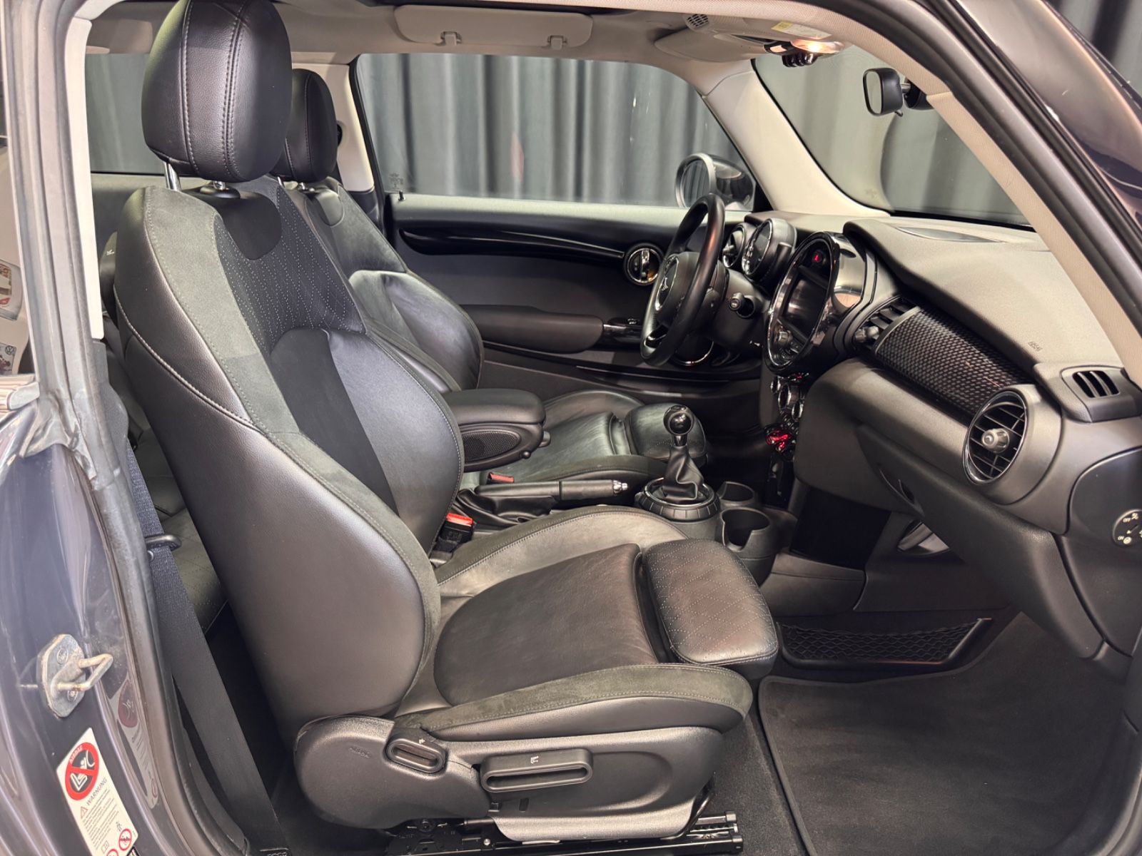 Fahrzeugabbildung MINI MINI COOPER S|CHILI|PANORAMA|NAVI|PDC|