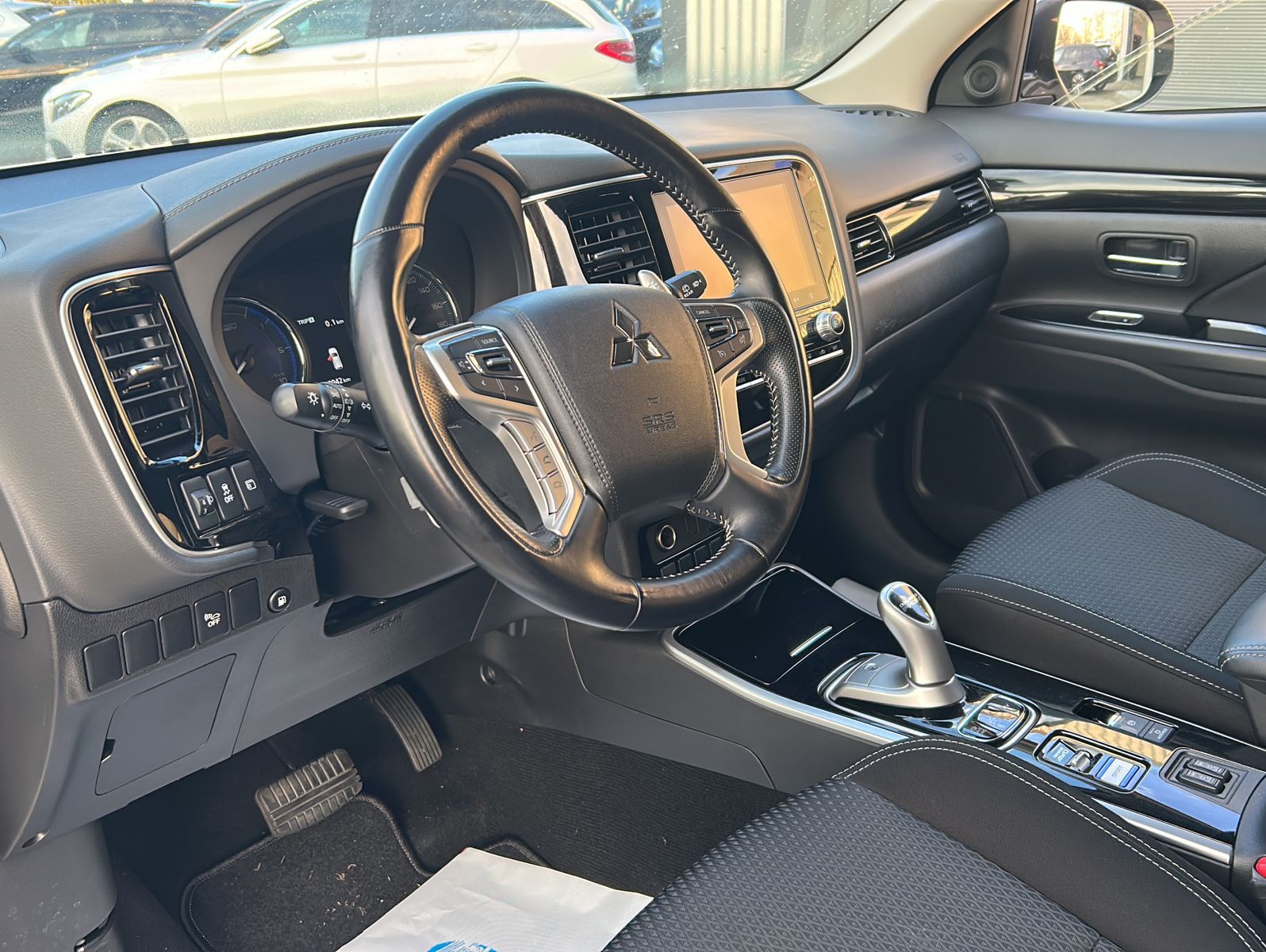 Fahrzeugabbildung Mitsubishi Outlander 2.4 Plug-In Hybrid