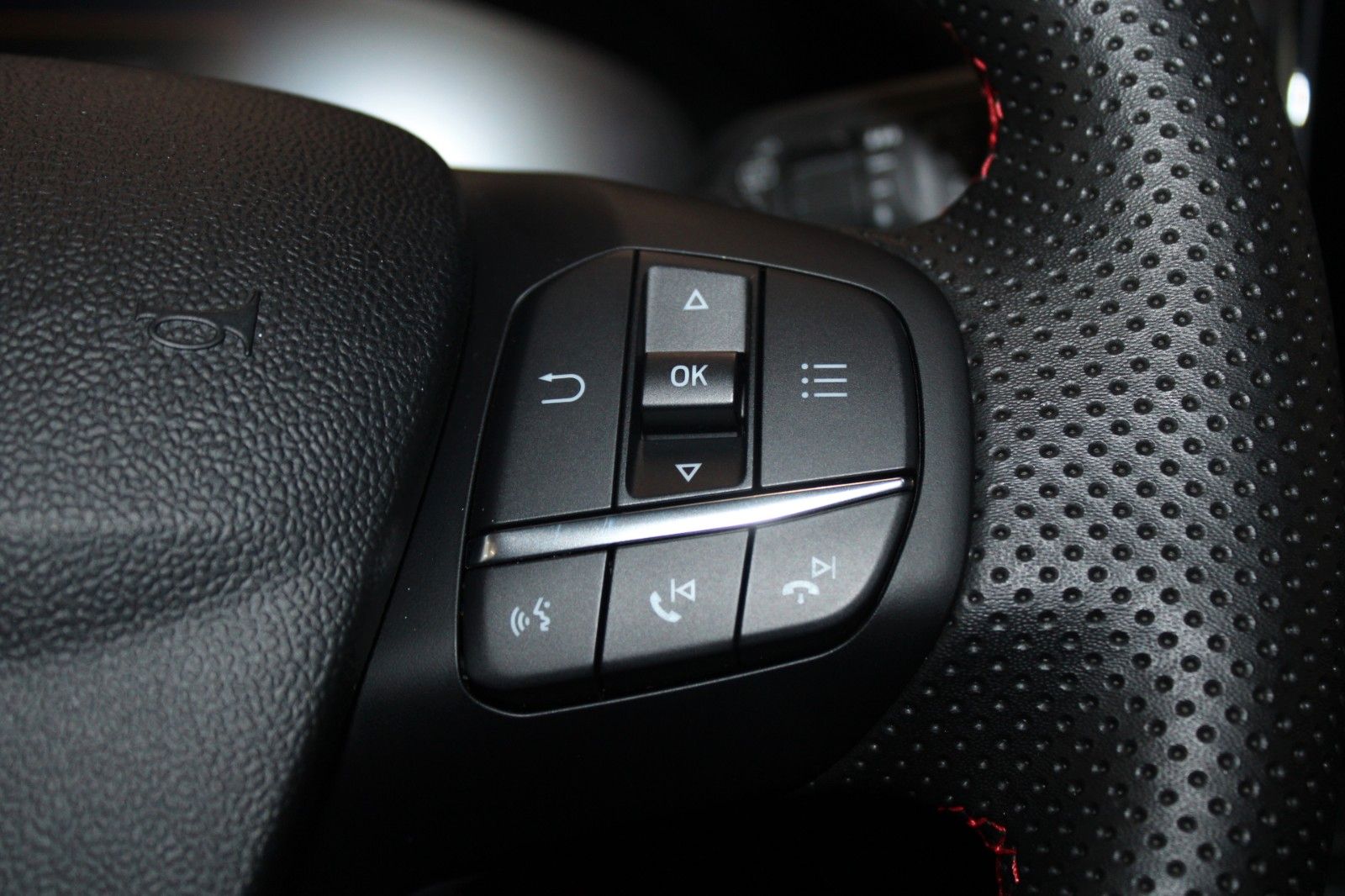 Fahrzeugabbildung Ford Puma MHEV ST-Line Automatik LED NAVI DAB WinterP