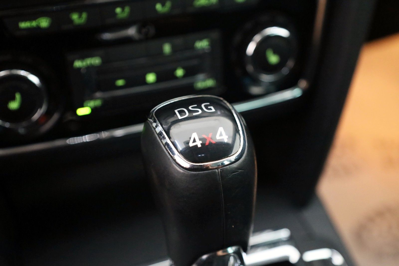 Fahrzeugabbildung SKODA Superb Combi Exclusive 4x4 Navi,Xenon,SH,PDC,+WR