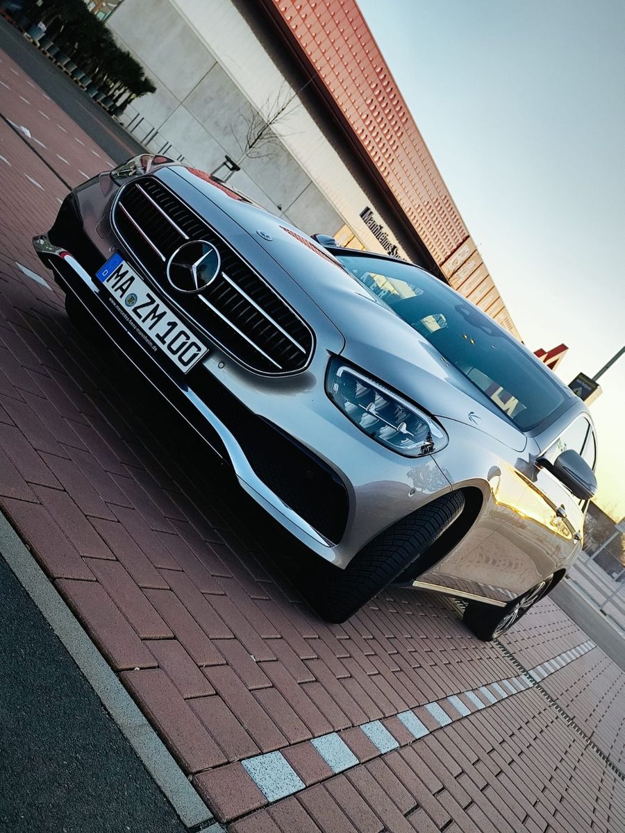 MERCEDES-BENZ E 220 d Autom. - MB100 Garantie 