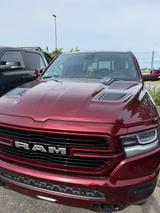 Dodge RAM Laramie Sport . Motorschaden - Dodge Unfallwagen