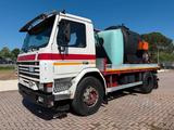 Scania P93.220 Bitumen-Tank mit Asfaltstreuer - Scania 93
