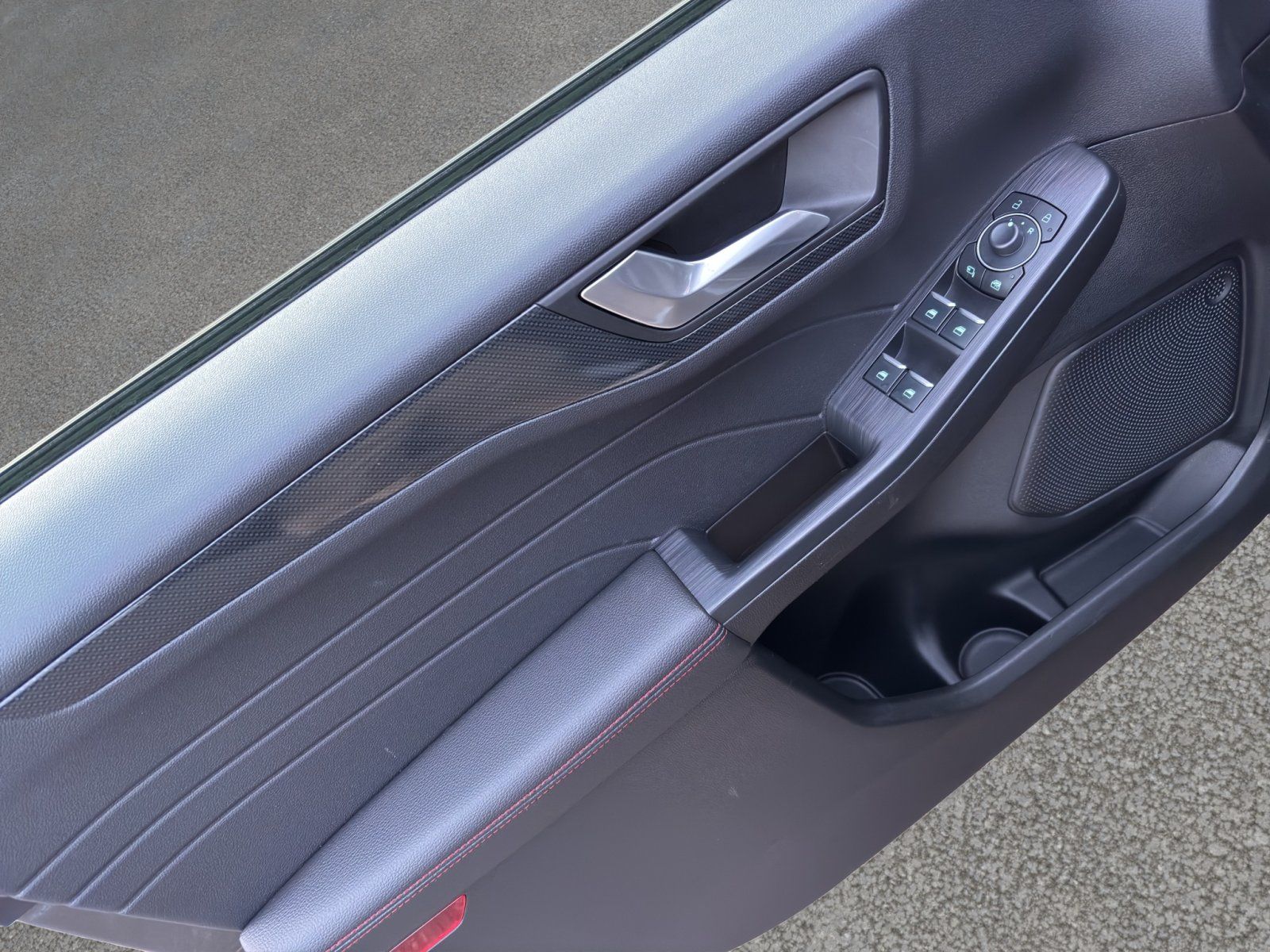 Fahrzeugabbildung Ford Kuga Hybrid ST-Line X #Winterpaket
